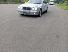 Mercedes-Benz 200-Series