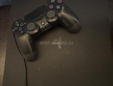 Пс4 в идеальном состоянии в подарок игра god ow war (без коробки от диска)