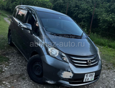 Honda FR-V