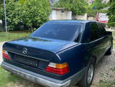 Mercedes-Benz 124
