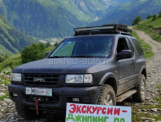 Джипинг по горной местности 