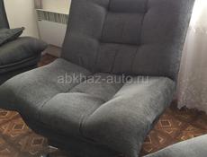 Продаю раскладной диван с креслами 