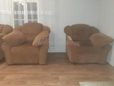 Продам угловой диван и 2 кресла 