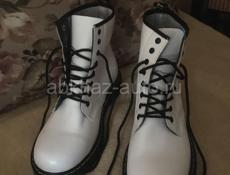 Продаю ботики Dr. Martens