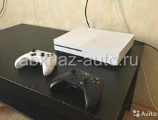 Xbox One S (1tb) 2 джойстика, и + подписка Game Pass Ultimate