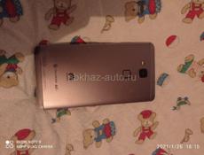 Продаю телефон HUAWEI MT7-TL00 , на экране трещина но телефон работает хорошо... Память 16 гб... Без зарядочника, зарядочник входит обычный USB провод. 