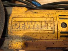 Болгарка DEWALT 