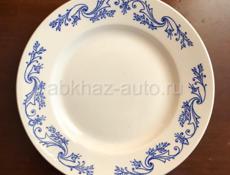 Продаётся посуда: тарелки разных диаметров, стаканы и графины