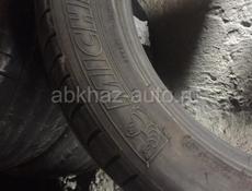 255/45 r18 шины 85% остаток Мишлен фирма не бьют не кривые 7т обе