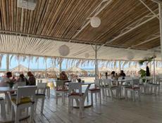 Требуются повара и официанты на пляжное кафе в Сухуме. 