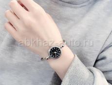 Женские ретро часы с белым и черным циферблатом. Новые