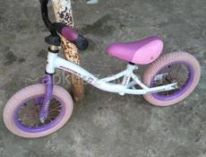 Продаются детские девичьи ролики ,самокат и велосипед 