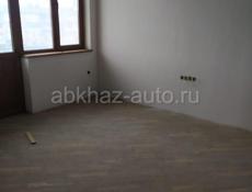 1,6 млн.руб. 1 комнатная квартира со средним ремонтом на 1-ом этаже , в 5 -ке, 300 м от моря в Сухуме,в центральной его части,в Абхазии