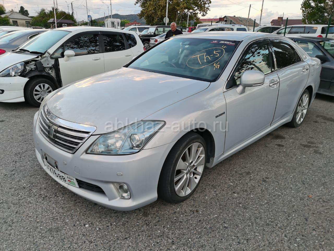 Toyota Crown Hybrid 2010