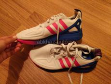 Новые кроссовки adidas 38