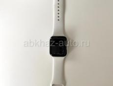 Продаю часы Apple Watch se. Торг уместен. 