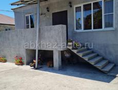 За 5,2 млн.руб. продается дом на Маяке, в Сухуме, в Абхазии для жилья и бизнеса. Бельэтажный жилой дом с  ремонтом, 250 м от Черного моря, Абхазия.