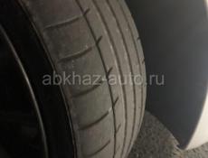 225/35R18 