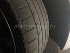 225/35 R18