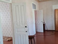 продается 2 -х этажный жилой дом со средним ремонтом, с участком 15 соток на Каштаке, 200 м от Черного моря,10 минут езды от г. Сухум