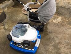 Детская коляска и ходунок
