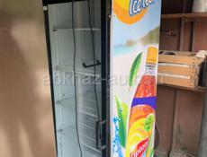Продается витринный холодильник 