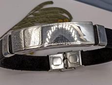 Продаётся мужской браслет серебряный натуральном коже 