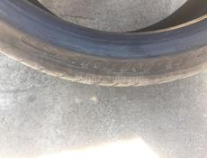 Две покрышки 245/35 R19