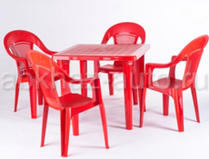 Стол и кресло из пластика 