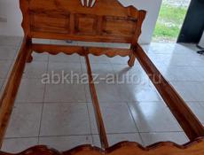 Продается двухспальная  деревянная кровать