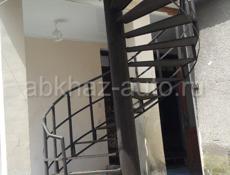 Продается двух этажный жилой  дом в г. Сухум ул.Чанба д 40, 