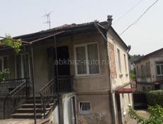 Продается двух этажный жилой  дом в г. Сухум ул.Чанба д 40, 