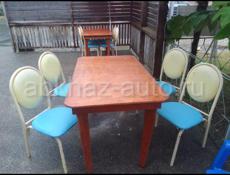 Столы стулья продаю срочная, стол и 4 стулья отдаю за 5 тысяч,,,звоните 9174799