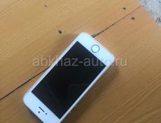 iPhone SE 32 гига продам за 9000