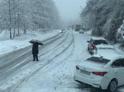 Снег вызвал заторы на участке республиканской трассы в Гудаутском районе