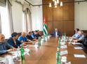 Президент Аслан Бжания провел встречу с представителями научной и творческой интеллигенции