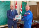 Аслан Бжания встретился с Героем России, летчиком-космонавтом Олегом Артемьевым, который в 2022 году доставил флаг Абхазии на борт МКС.