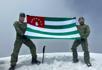 Курсанты из Абхазии водрузили флаг на вершину перевала Терсколак