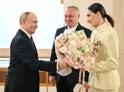 Президент России Владимир Путин поздравил супругу президента Ирму Хашиг с Международным женским днём.